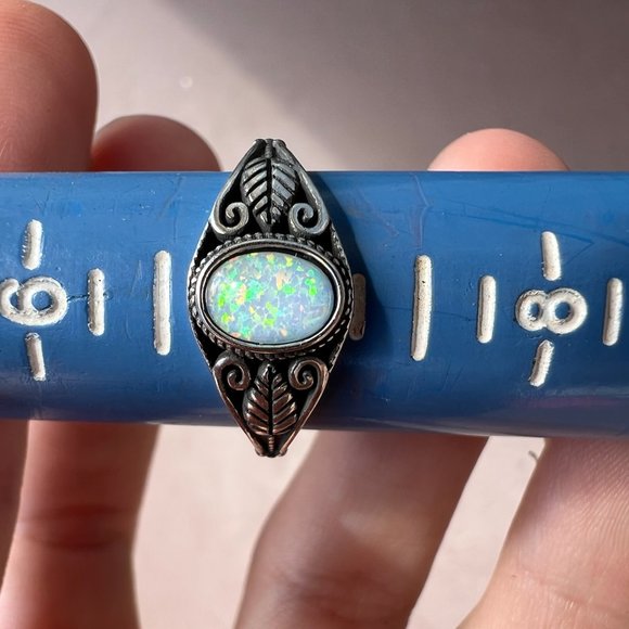 Solid Sterling opal leaf ring - Picture 6 of 9